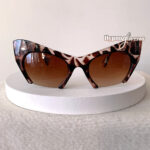 Brown tortoiseshell futuristic cat eye sunglasses "Aliena" with gradient brown lenses
