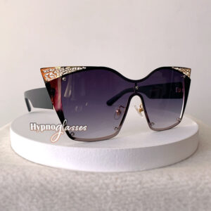Black oversized cat eye sunglasses "Darla" with gradient black lenses - side view