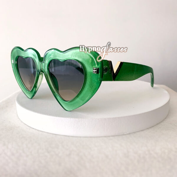 Carys green oversized heart sunglasses frame